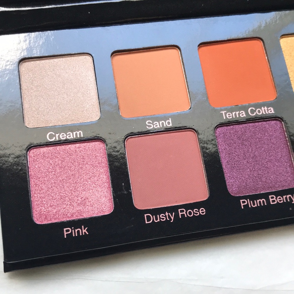 Violet Voss Essentials eyeshadow palette - Picture 3 of 6